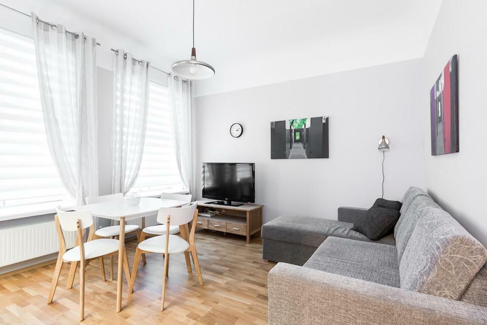 Kuninga City Center Apartment Pärnu Buitenkant foto
